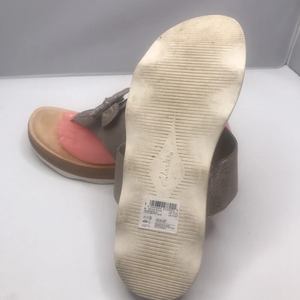 Clarks Collection Taupe Metallic Sandals Women's 10M Ultimate Comfort Thong